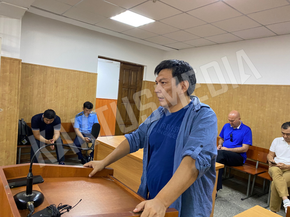 Журналиста-расследователя Болота Темирова продолжили допрашивать в суде