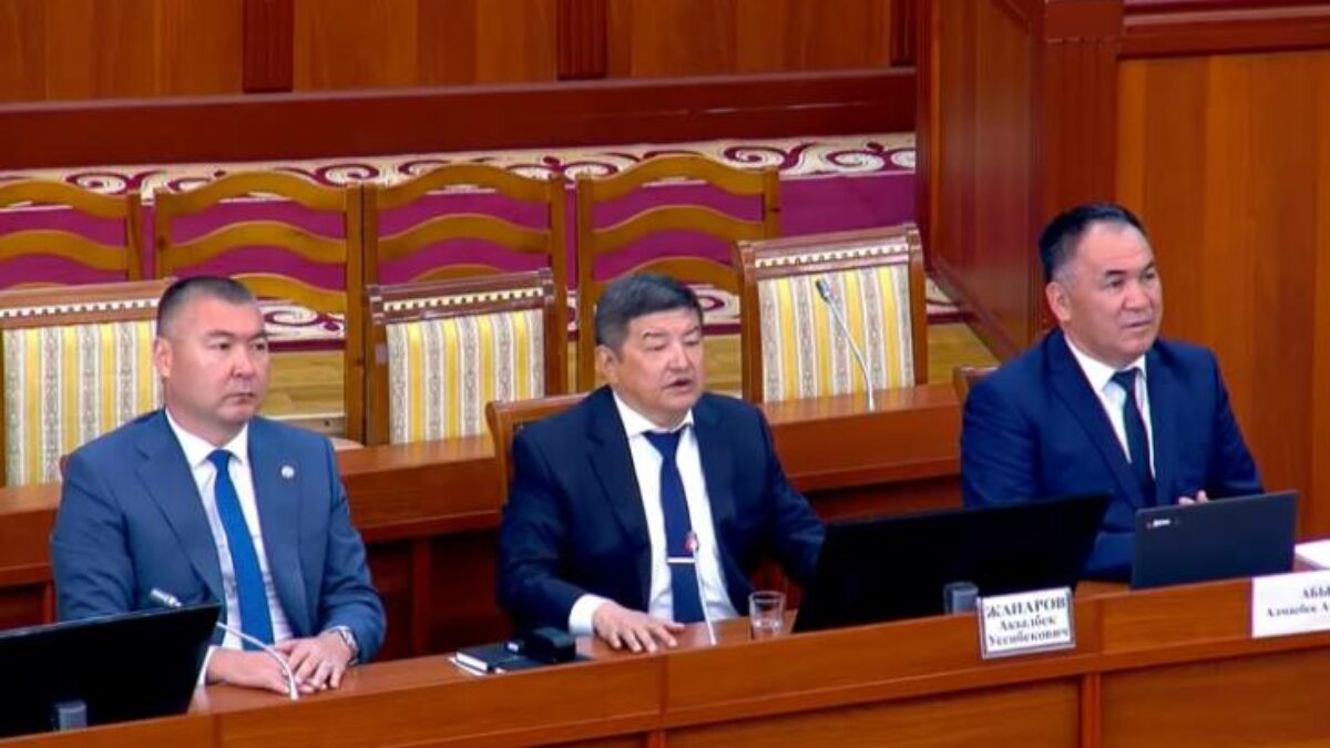 СМИ хотят нас рассорить – Акылбек Жапаров ответил депутату о проданных 19 тоннах золота
