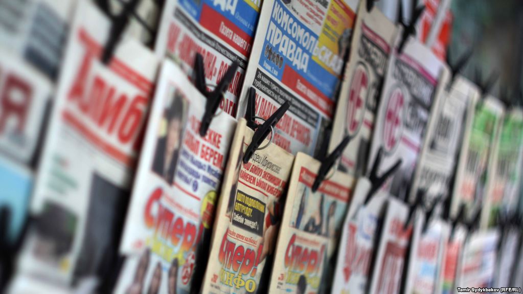 Репортеры без границ: Уровень свободы СМИ в КР упал из-за действий властей