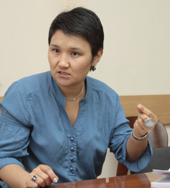 Рита Карасартова призвала парламент высказаться по искам против СМИ