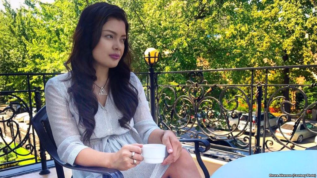 Журналистка Эльнура Алканова подала жалобу на двух следователей финполиции