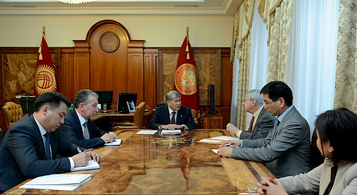 Алмазбек Атамбаев принял президента медиакорпорации Радио Свобода Томаса Кента