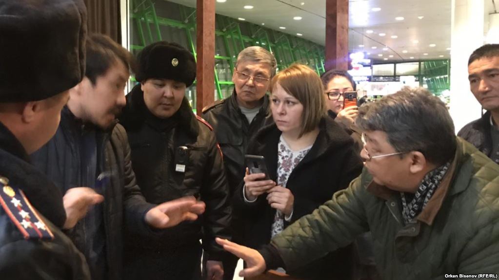 В столице Казахстана начался суд по делу журналиста «Настоящего Времени» Светланы Глушковой