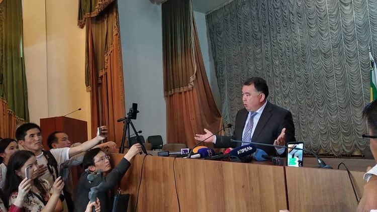 Власть и СМИ. Хамство как образец кыргызского чиновника.