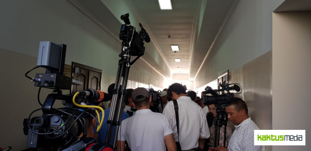 Приставы запрещают съемку в Верховном суде и не пускают СМИ на процесс по Текебаеву
