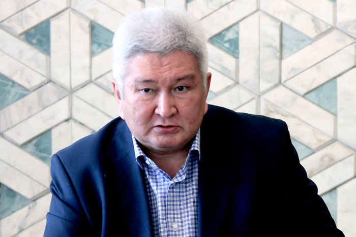 Кулов готов подать в суд на журналистов из-за статьи о его встрече с Бермет Акаевой