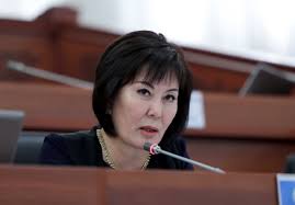 Депутатка Асылбаева разослала письма журналистам — говорит, что из ее закона убрали пункт сбора данных о пользователях