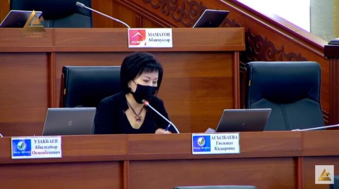 Против фейков или свободы слова? Как кыргызские СМИ освещали законопроект «О манипулировании информацией»