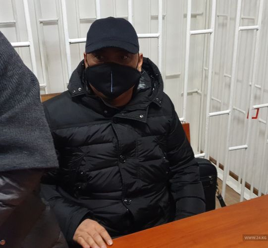 Почему? Судья по делу Райымбека Матраимова удалила прессу, зал закрыли на замок