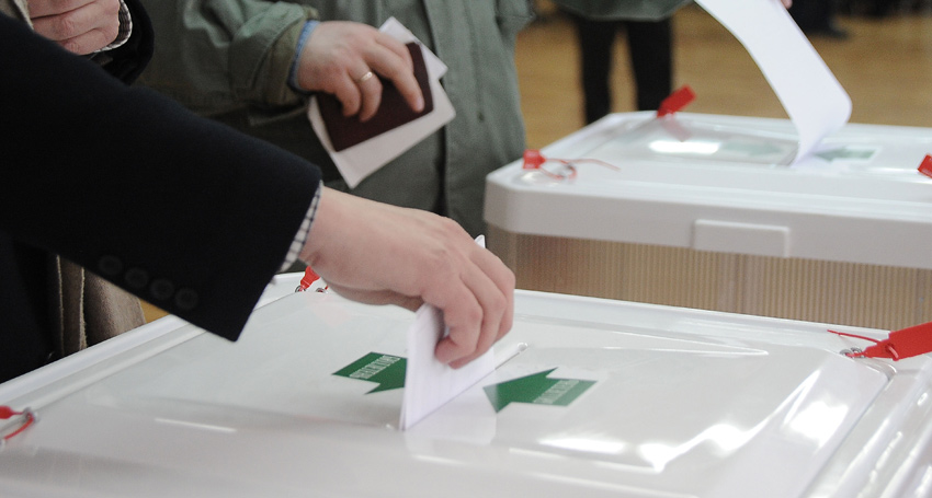 11 апреля — референдум. Большинство депутатов парламента проголосовали за