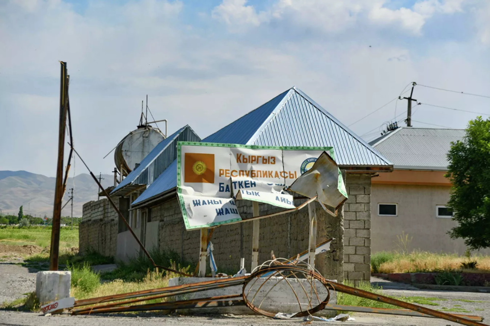 «Sputnik Таджикистан» выдал разрушенные дома кыргызстанцев за дома таджикистанцев