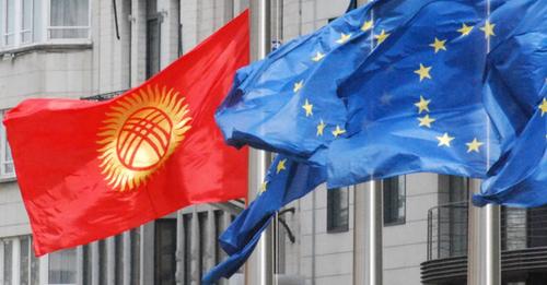«Противоречит обязательствам Кыргызстана». Евросоюз обеспокоен принятием скандальных законов о фейках и НКО