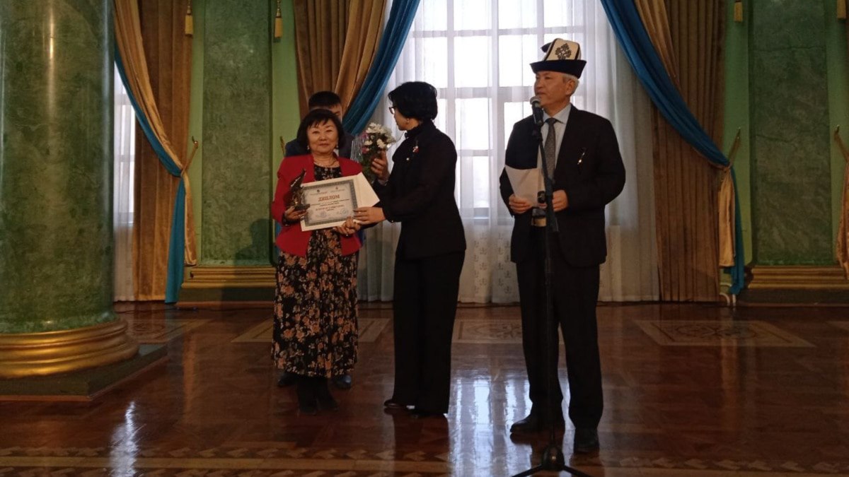 Журналист «Азаттыка» Бурулкан Сарыгулова удостоена премии «Алтын калем»