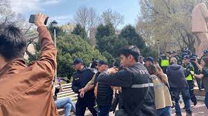 В Бишкеке милиция массово задержала участников антипутинского митинга