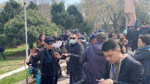 Омбудсмен отреагировала на задержание участников антипутинского митинга в Бишкеке