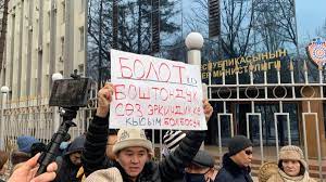 Оппозиция требует от президента и главы ГКНБ прекратить преследование журналиста Болота Темирова