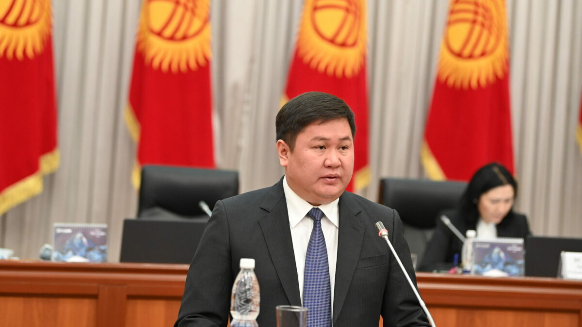 Глава Минцифры назвал «клеветой» расследование «Азаттыка» о выводе 54 млн сомов из «Улана»