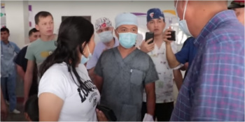 Главврач детской больницы: Блогер натравливает врачей и пациентов друг на друга