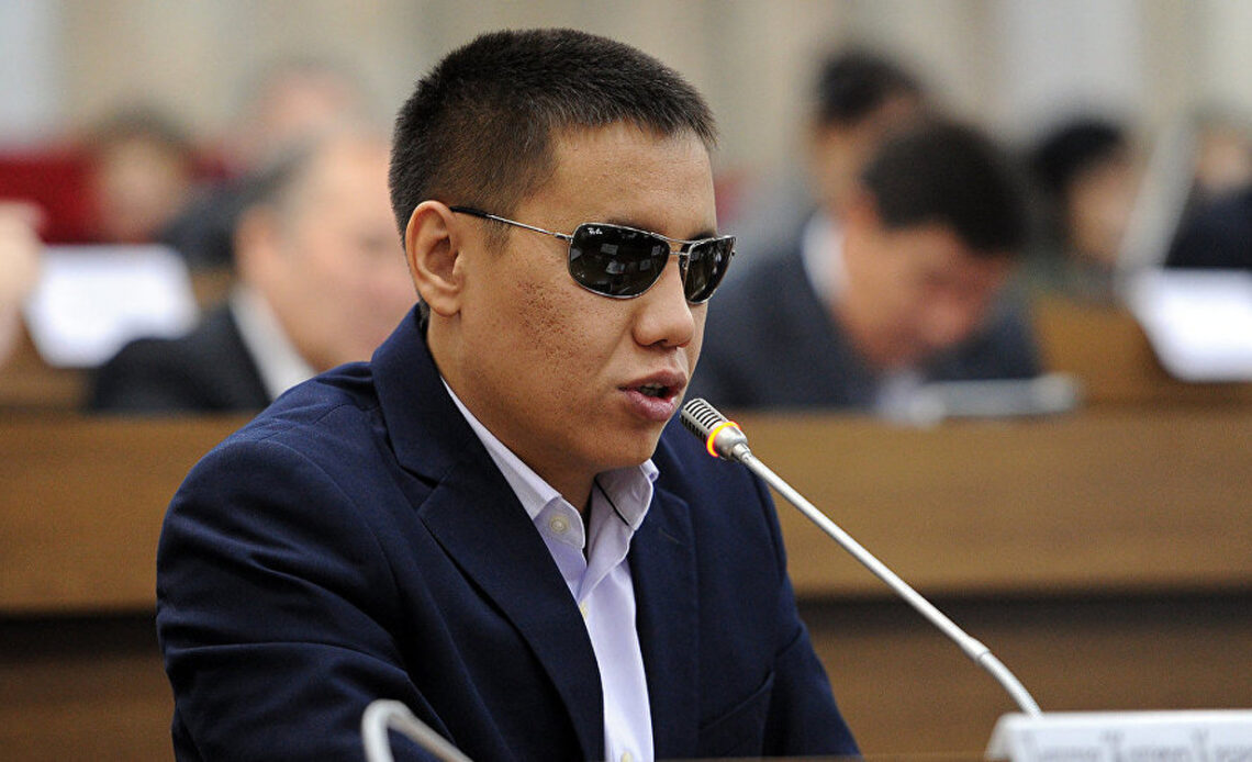 Депутат возмущен, что Болота Темирова выгоняют из страны