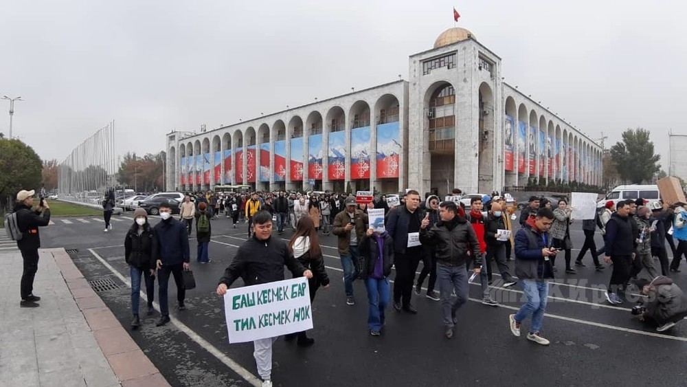 Human Rights Watch призывает власти Кыргызстана освободить задержанных активистов и политиков