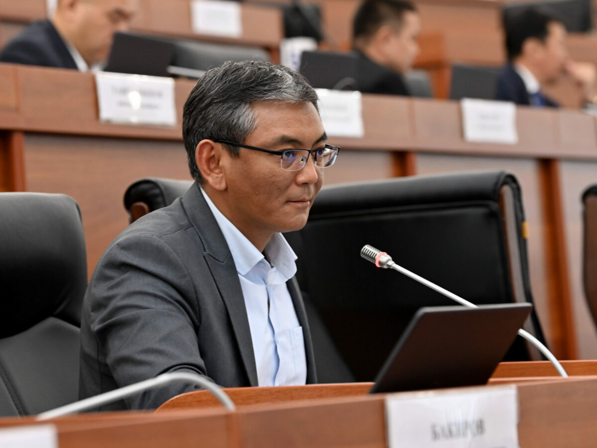 «Кыргызы не любят, когда ограничивают их свободу». Депутат Самыйкожо просит отпустить задержанных