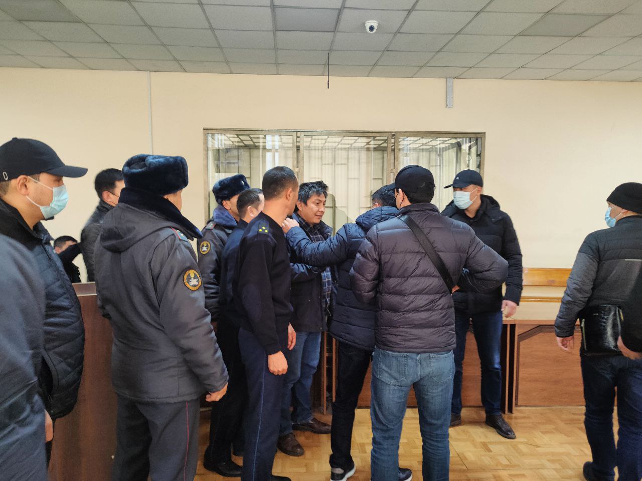 Городской суд Бишкека выдворил Болота Темирова из страны, как иностранного гражданина
