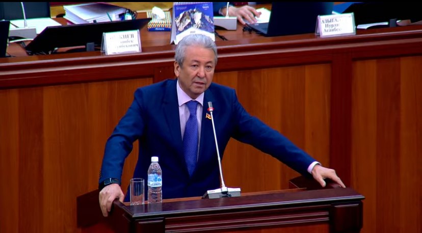 Мадумаров призвал создать комиссию для расследования нарушений Конституции и прав человека в Кыргызстане