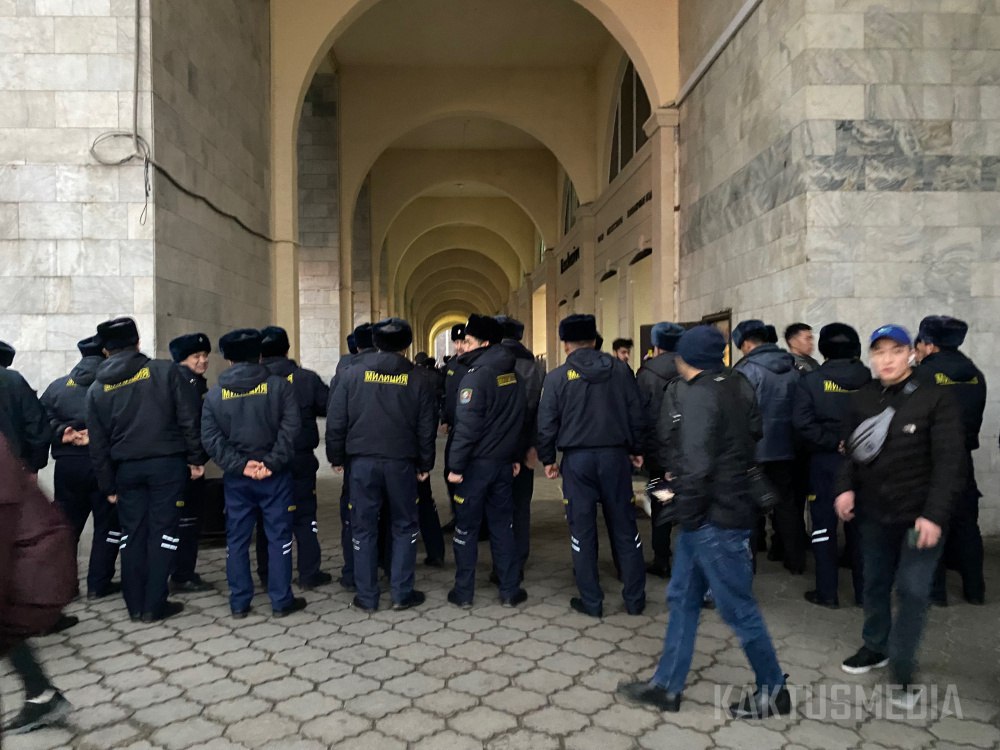 Силовики сопровождали марш за свободу слова, готовые задержать участников в любой момент