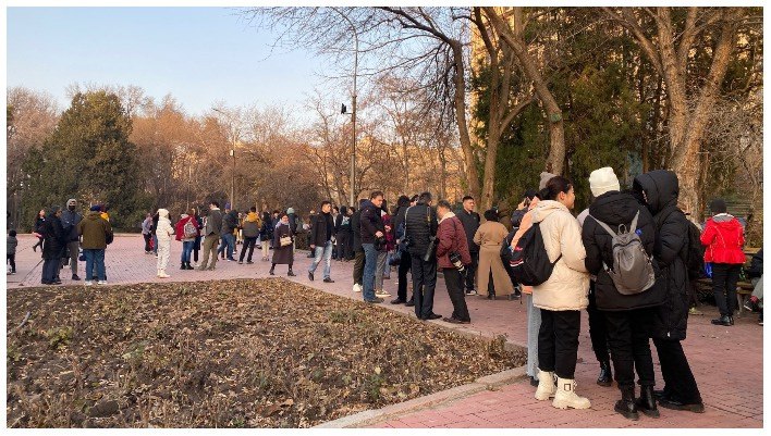 На бульваре Эркиндик запретили проводить митинги, марши и другие мирные собрания