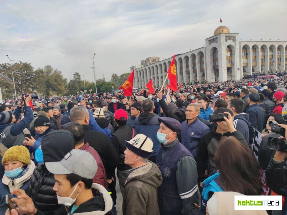 Инвесторы уйдут, рейтинги снизятся. Эксперт перечислил последствия принятия закона об НКО