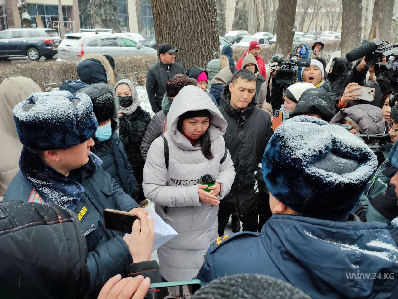 Марш за законность. Суд вновь запретил массовые собрания в центре Бишкека