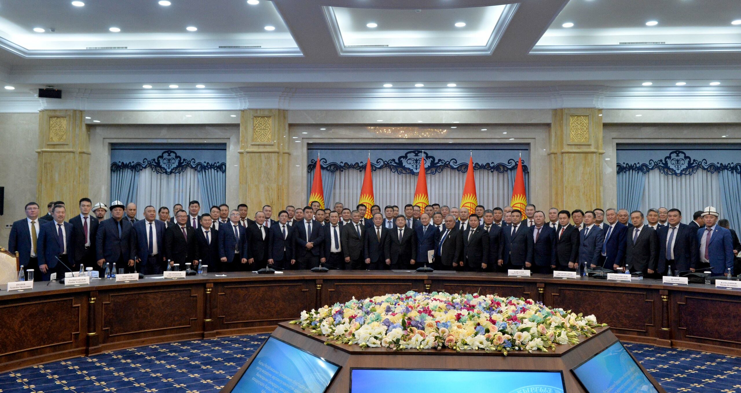 Одним кадром: Гендерное (не) равенство на руководящих должностях на госслужбе в Кыргызстане