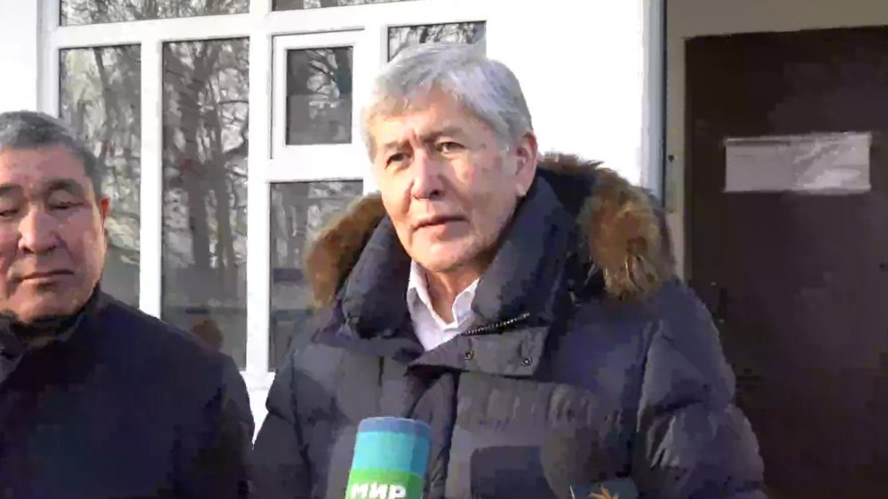 «Президент не должен подавать в суд на журналистов». Алмазбек Атамбаев поблагодарил СМИ