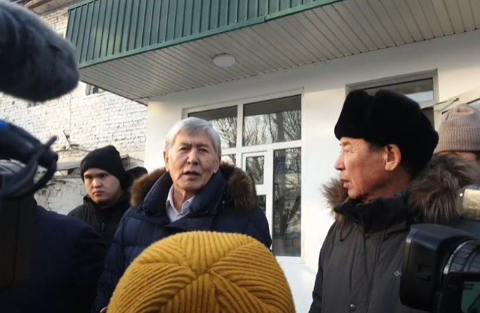 В Кыргызстане должна быть свобода слова. Алмазбек Атамбаев поблагодарил СМИ