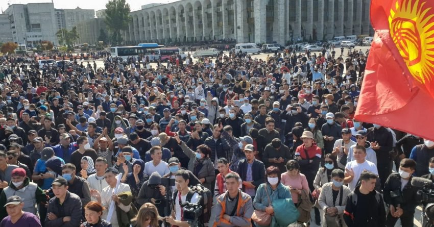 В Бишкеке продлили запрет на проведение митингов