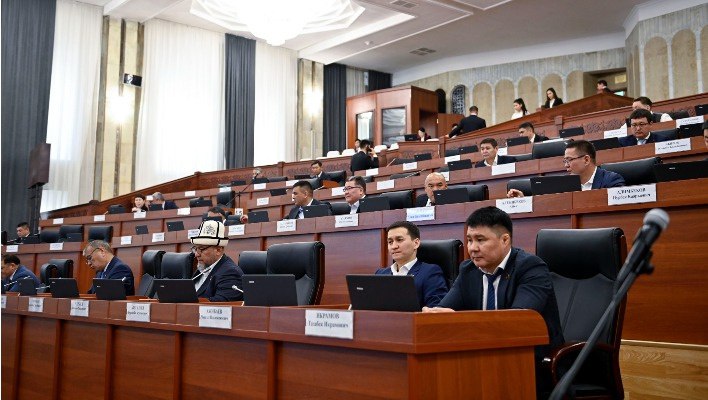 Депутаты выступают против законопроекта о народном курултае