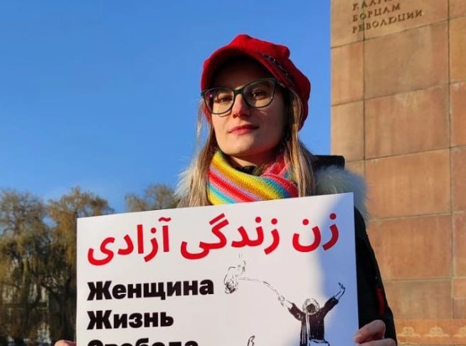 В Бишкеке активистку Татьяну Медведеву доставили в милицию