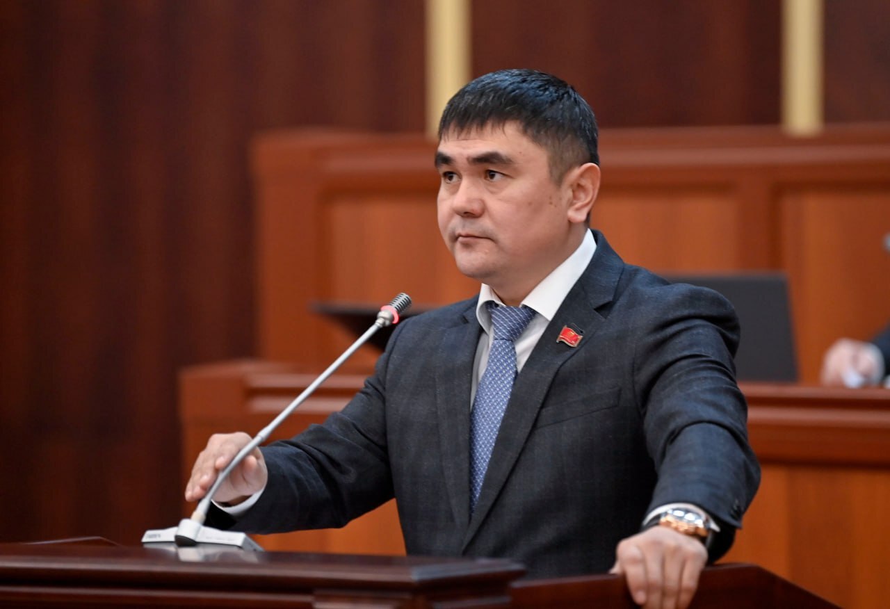 Одной цитатой: Депутат Осмонов заявил, что кыргызстанцы перестали улыбаться и попросил СМИ писать позитив