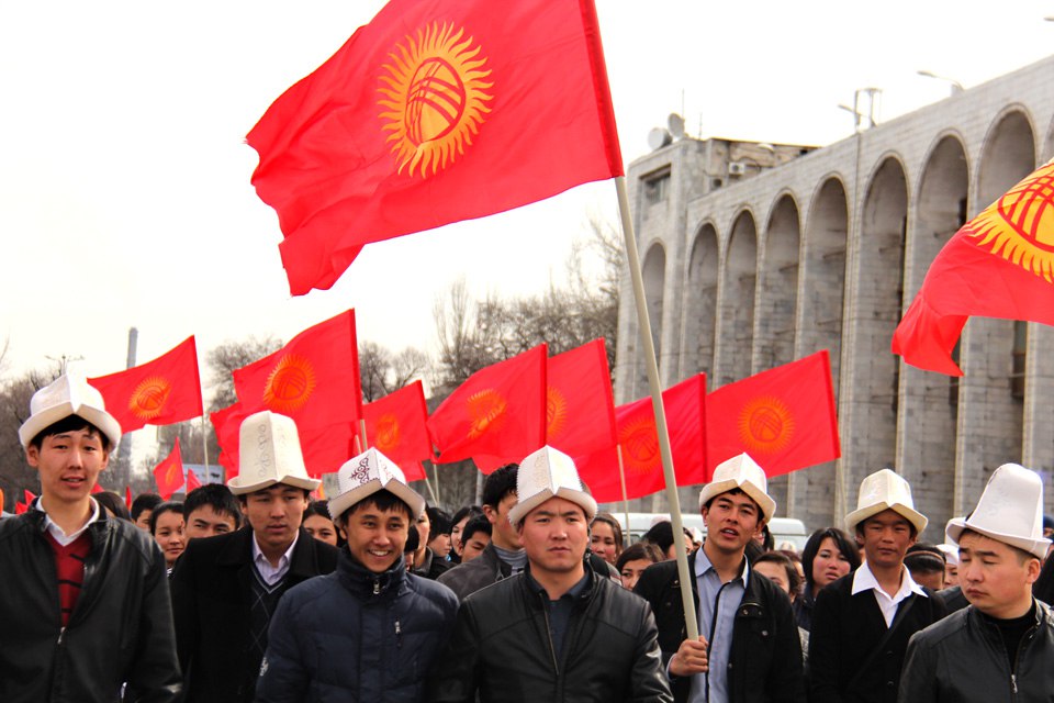 Кыргызстан прощается с демократией и вступает в клуб авторитарных стран?