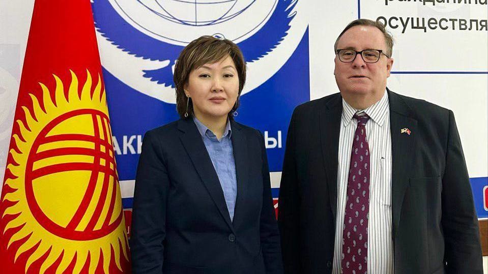 Омбудсмен и посол США в Кыргызстане обсудили ситуацию по соблюдению прав человека в Кыргызстане