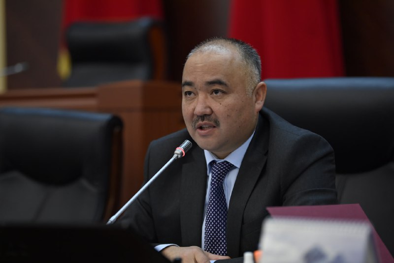 Спикер Жогорку Кенеша: Министры должны знать кыргызский на «достойном» уровне