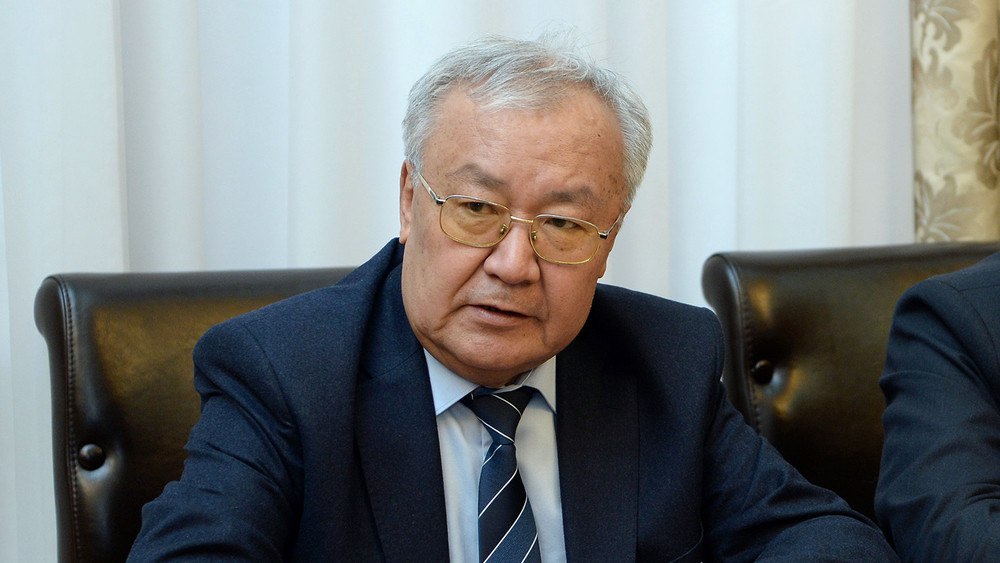 Экс-спикер Парламента Абдыганы Эркебаев просит депутатов парламента не ограничивать свободу слова