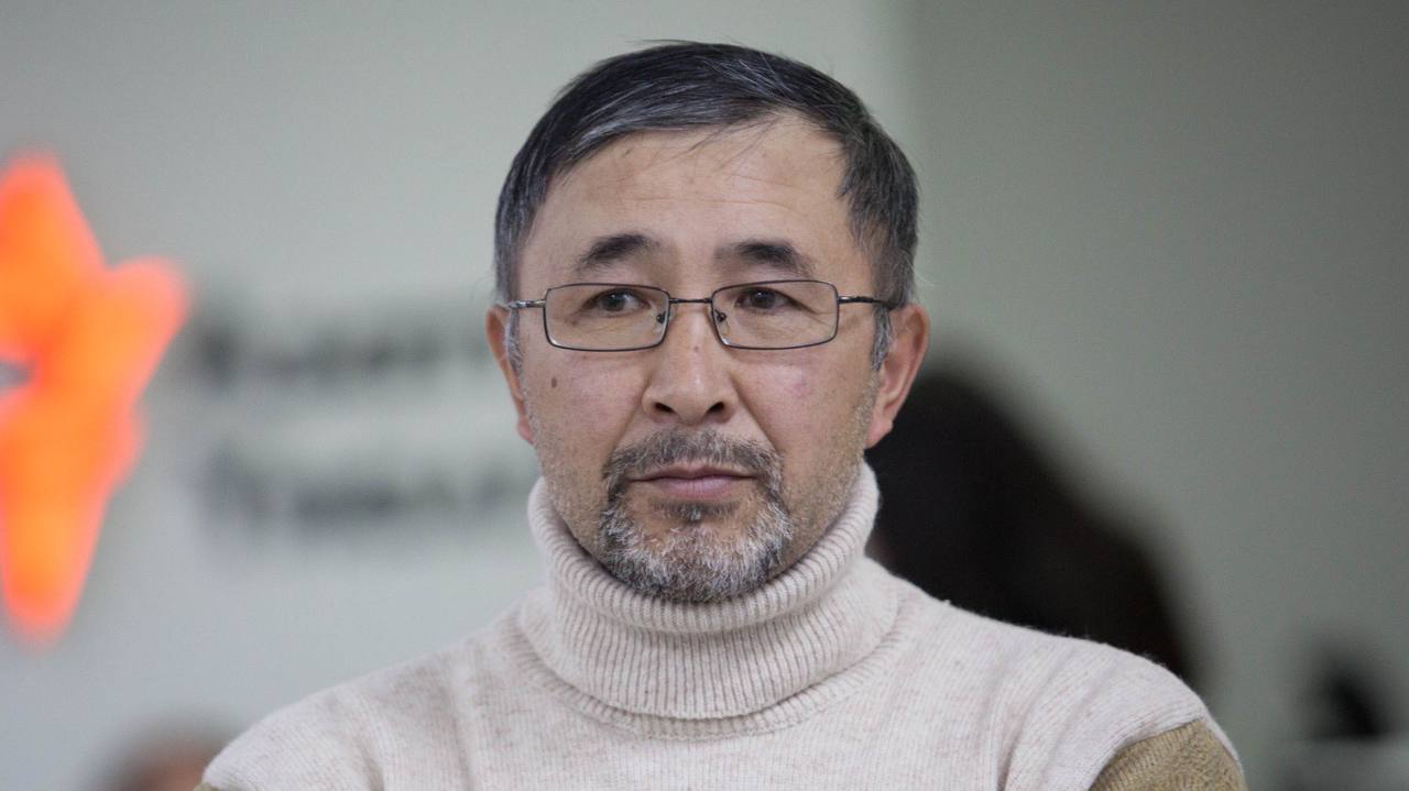 Бишкекский горсуд оставил под стражей писателя Олжобая Шакира