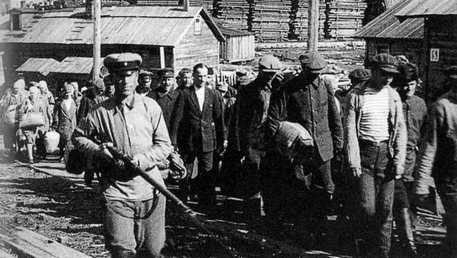Депутаты предложили создать комиссию по репрессированным в советское время кыргызстанцам