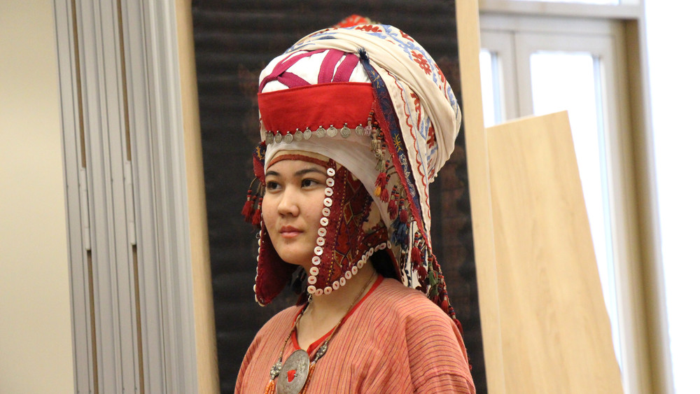 Кыргызский женский головной убор элечек внесен в Репрезентативный список ЮНЕСКО нематериального культурного наследия