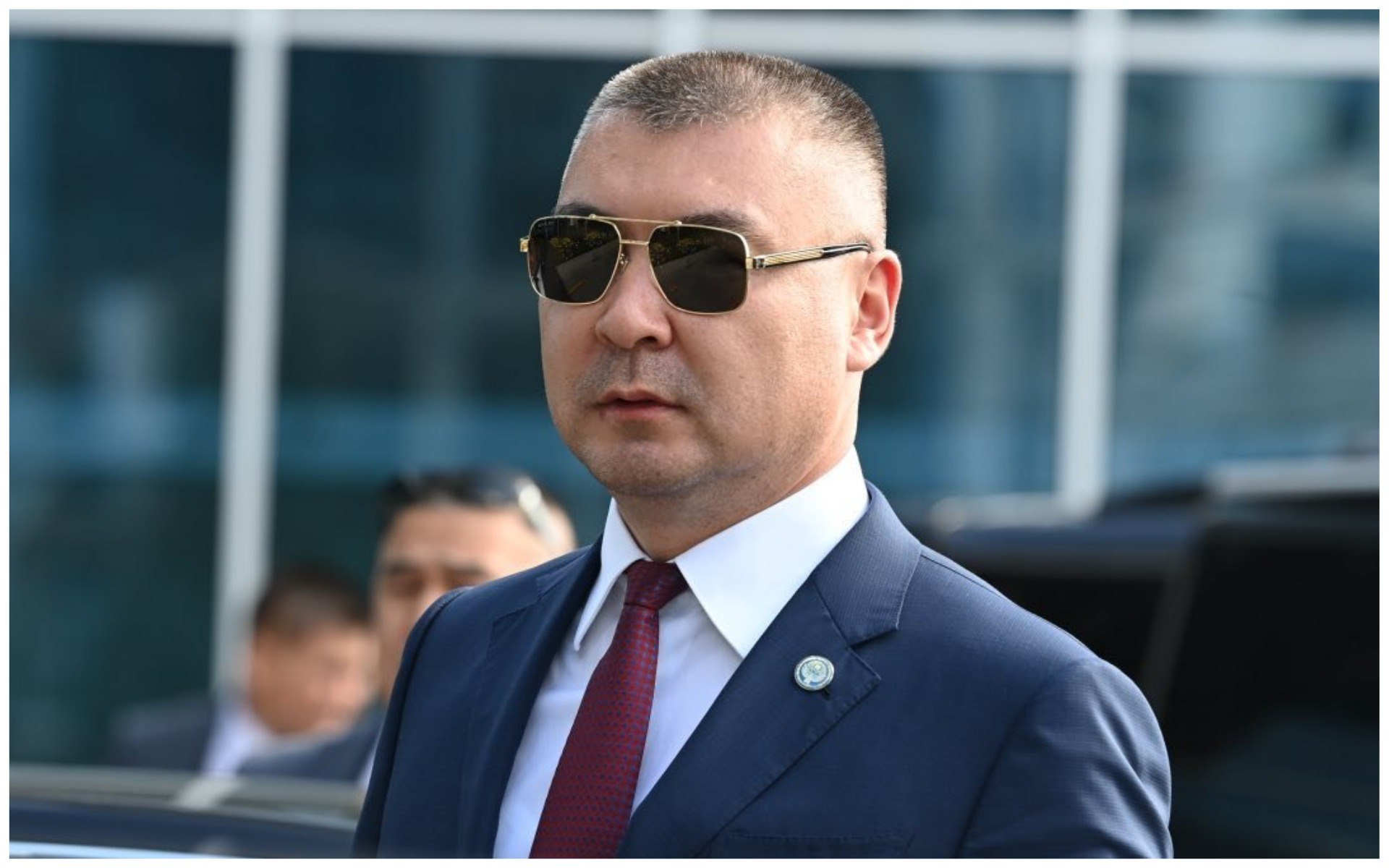 Скандал с флагом: Туманбаев предложил привлечь к ответственности тех, кто «стремится ухудшить репутацию государства»