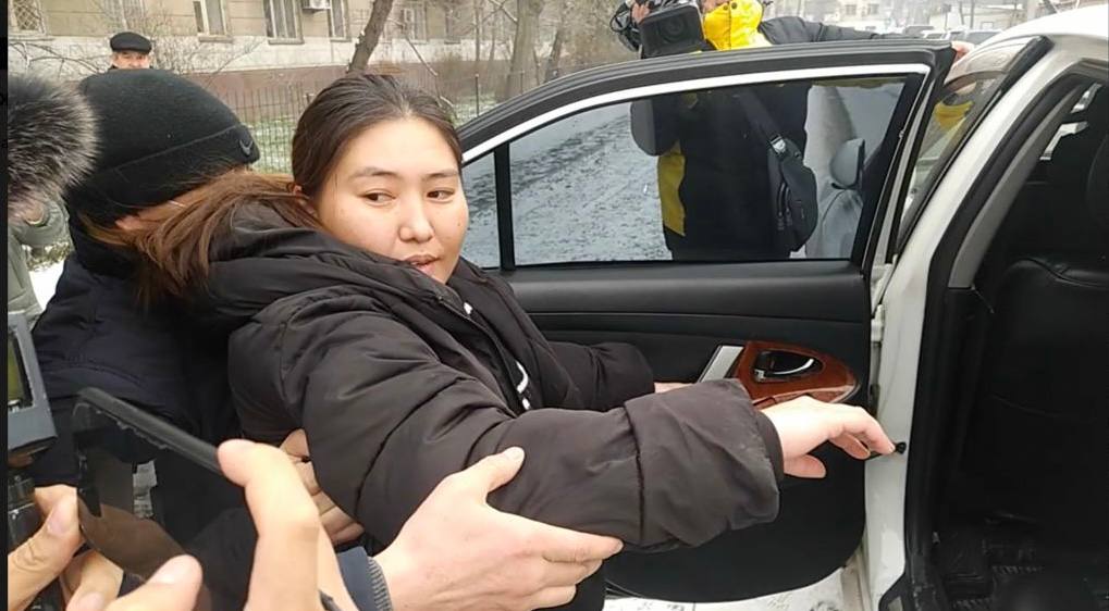 Следователи отобрали свидетельство о рождении сына главы Temirov Live Махабат Тажибек кызы