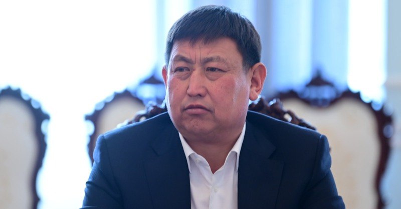 Депутат Акылбек Тумонбаев использовал оскорбительные и расистские термины, комментируя выезд иностранных студентов из Кыргызстана