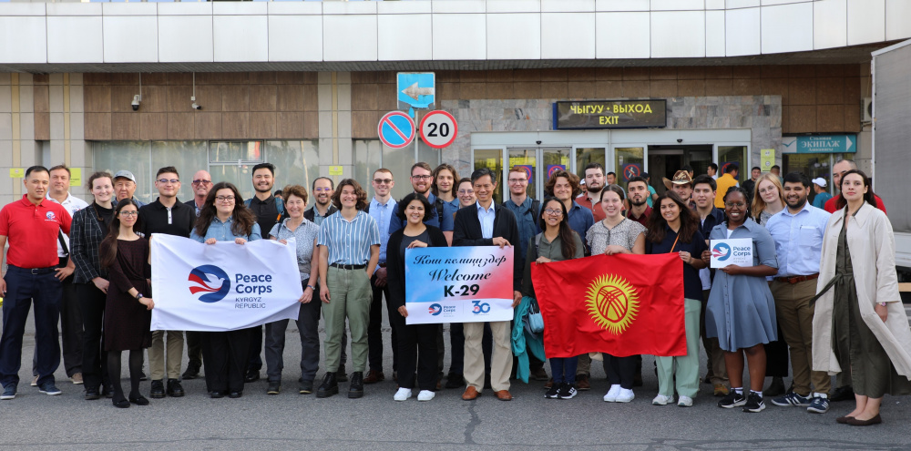 В Кыргызстан из США прибыла группа волонтеров Корпуса мира. Фото