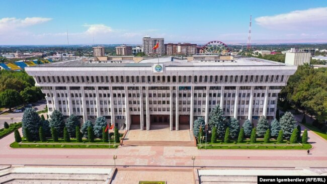 «Чистка» ташиевских или нечто иное? Что происходит в парламенте Кыргызстана и кто в выигрыше от пертурбаций